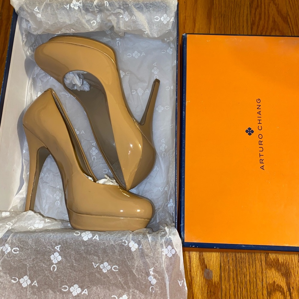 Arturo Chiang Nude Pumps Size 5.5